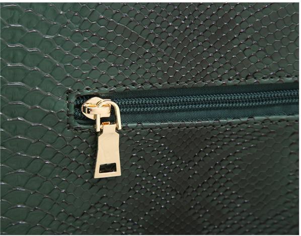 Female folding clutch bag - serpentine grain