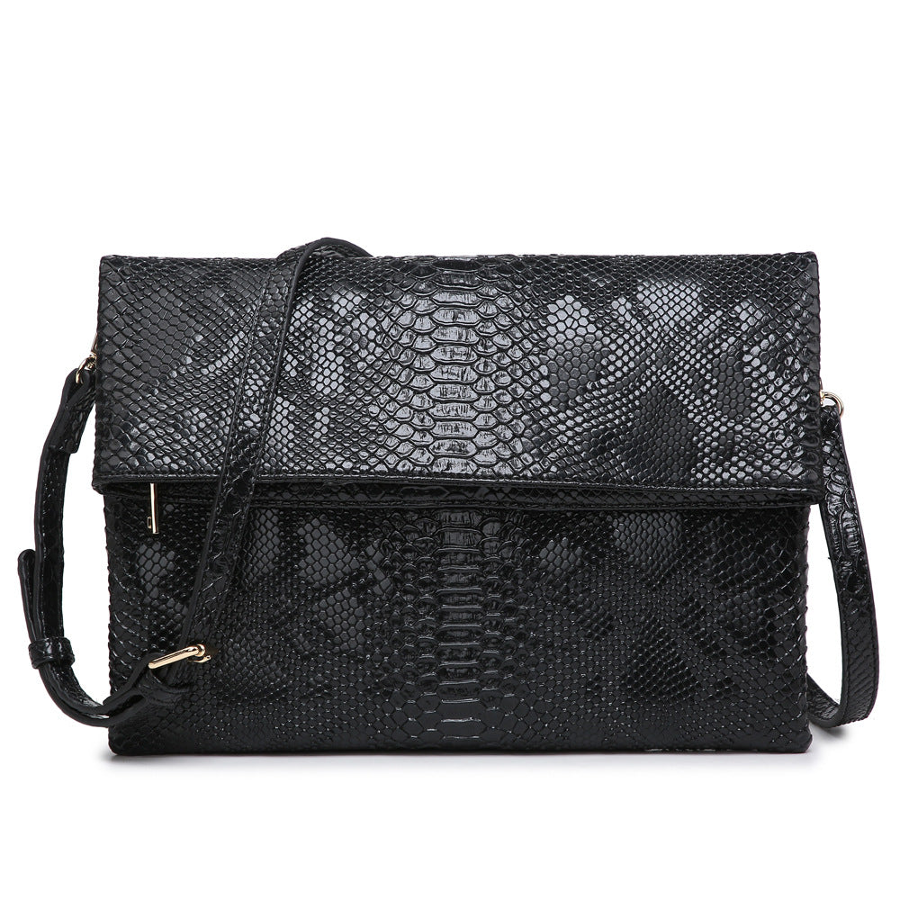 Female folding clutch bag - serpentine grain