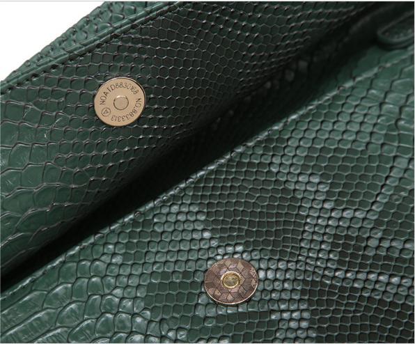 Female folding clutch bag - serpentine grain