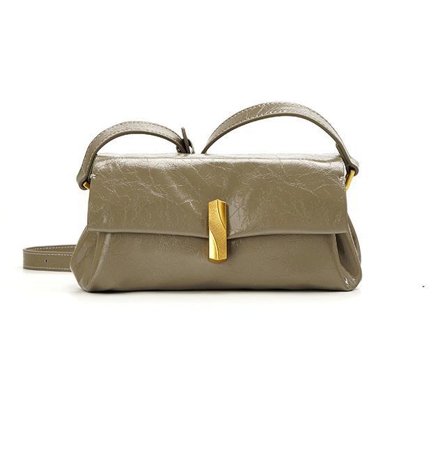 Female oil wax leather shoulder baguette bag