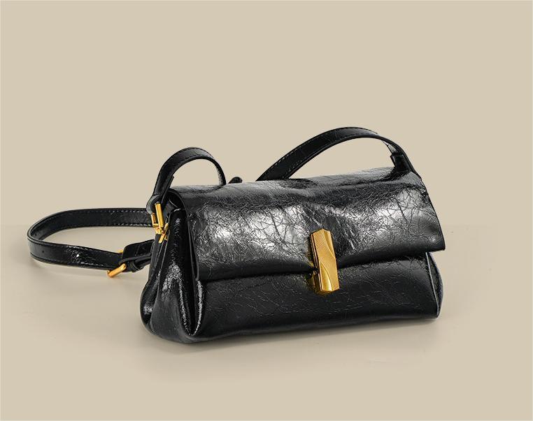 Female oil wax leather shoulder baguette bag