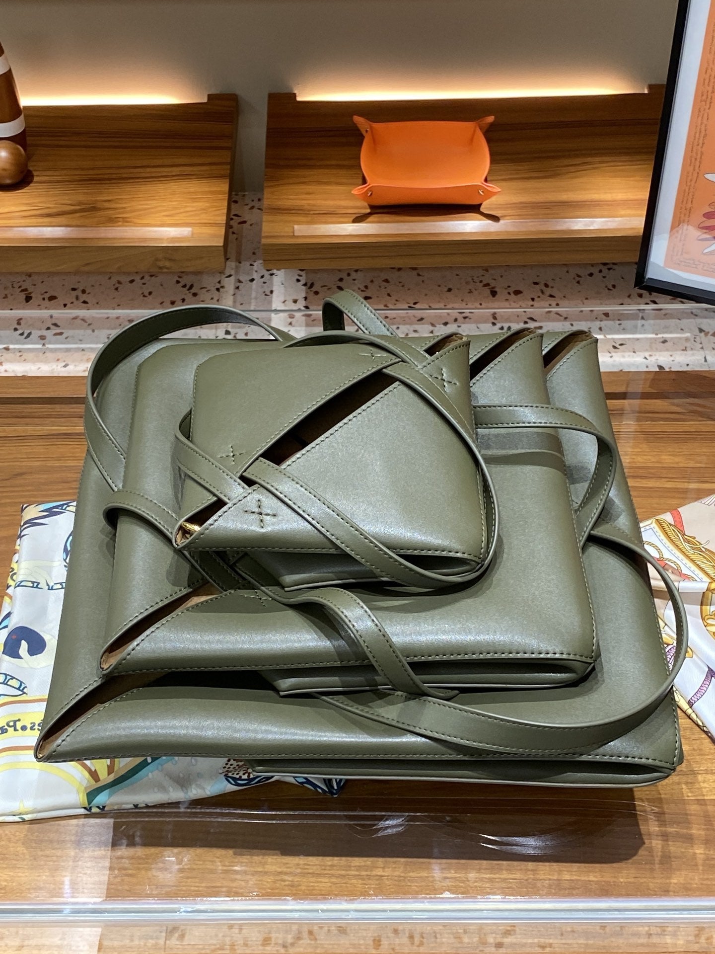 Foldable leather shoulder bag