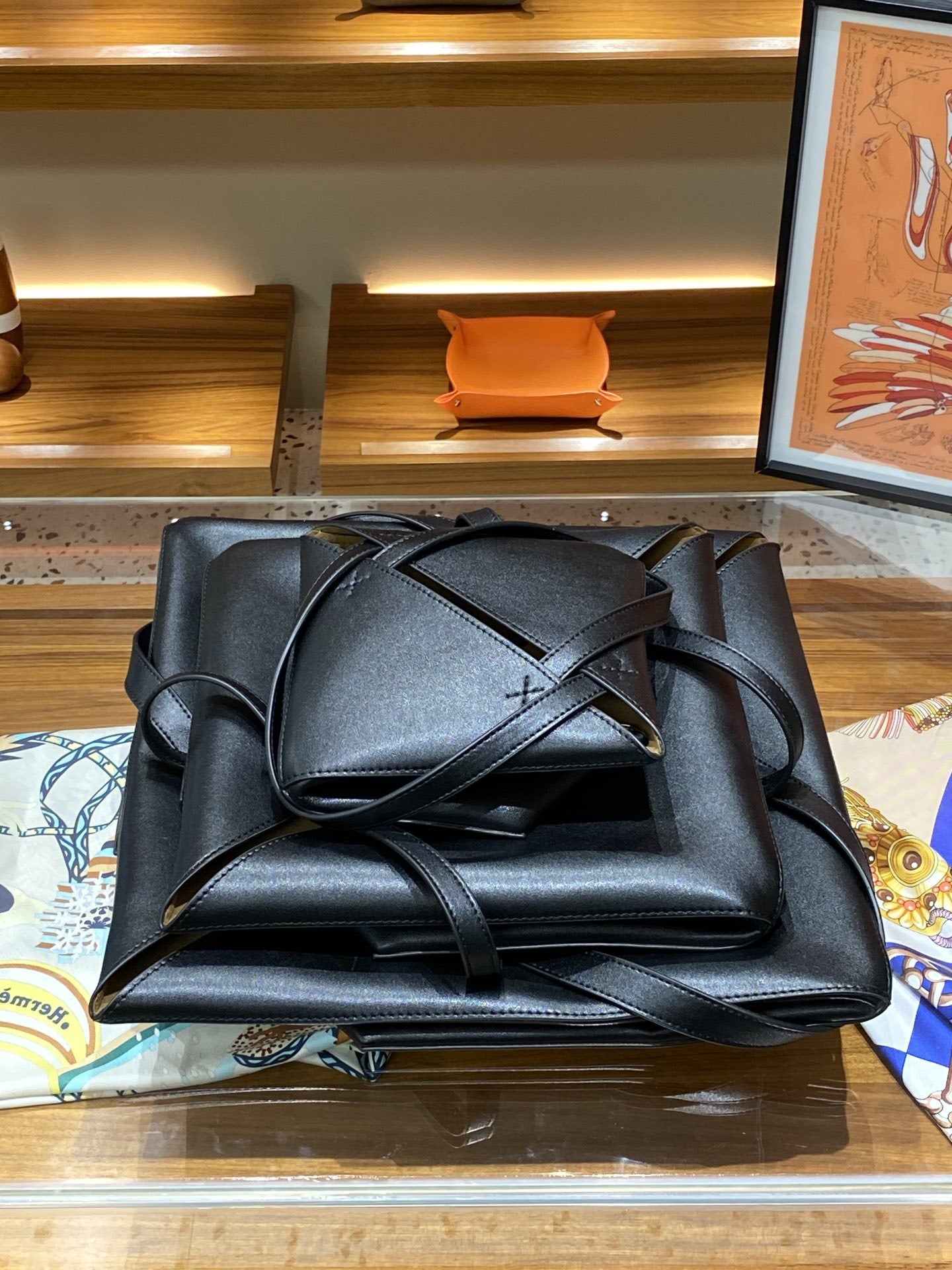 Foldable leather shoulder bag