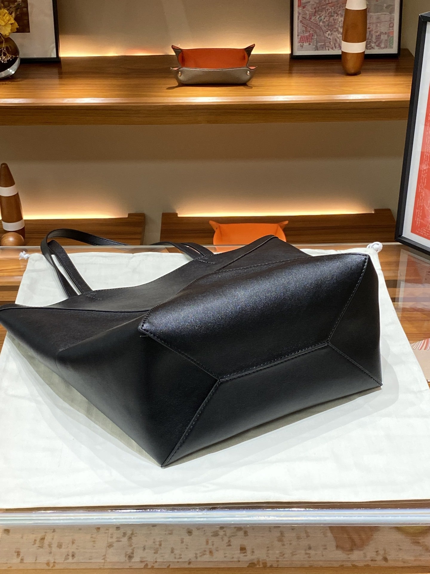 Foldable leather shoulder bag