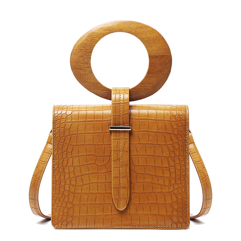 Handbag with ring wooden handle