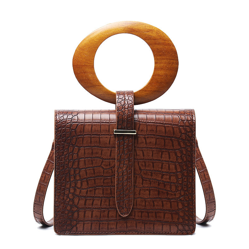 Handbag with ring wooden handle