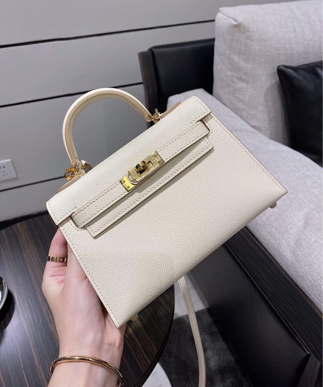 Classic design small Kelly bag